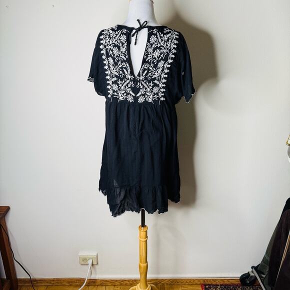 Zara Black and White Floral Embroidered Boho Romper - Picture 6 of 7